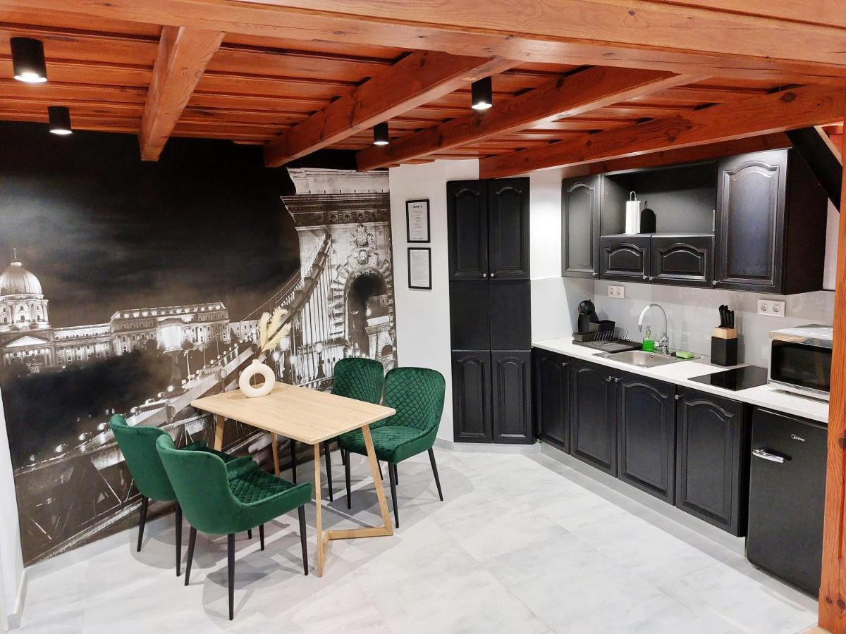 Square 16 Apartman - Absolutely Central Location With Self Check In Szombathely Exterior foto